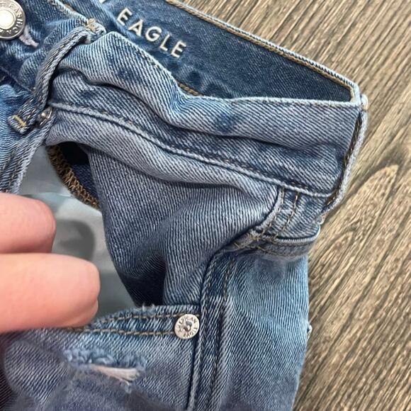 American Eagle Mom Jeans High Rise Distressed Denim Medium Wash Blue Size 6 - Picture 4 of 12